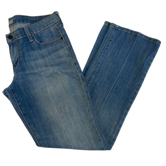 Old Navy Size 8 Jeans The Diva Fit Bootcut Medium Wash Denim Women Pants - Picture 1 of 7